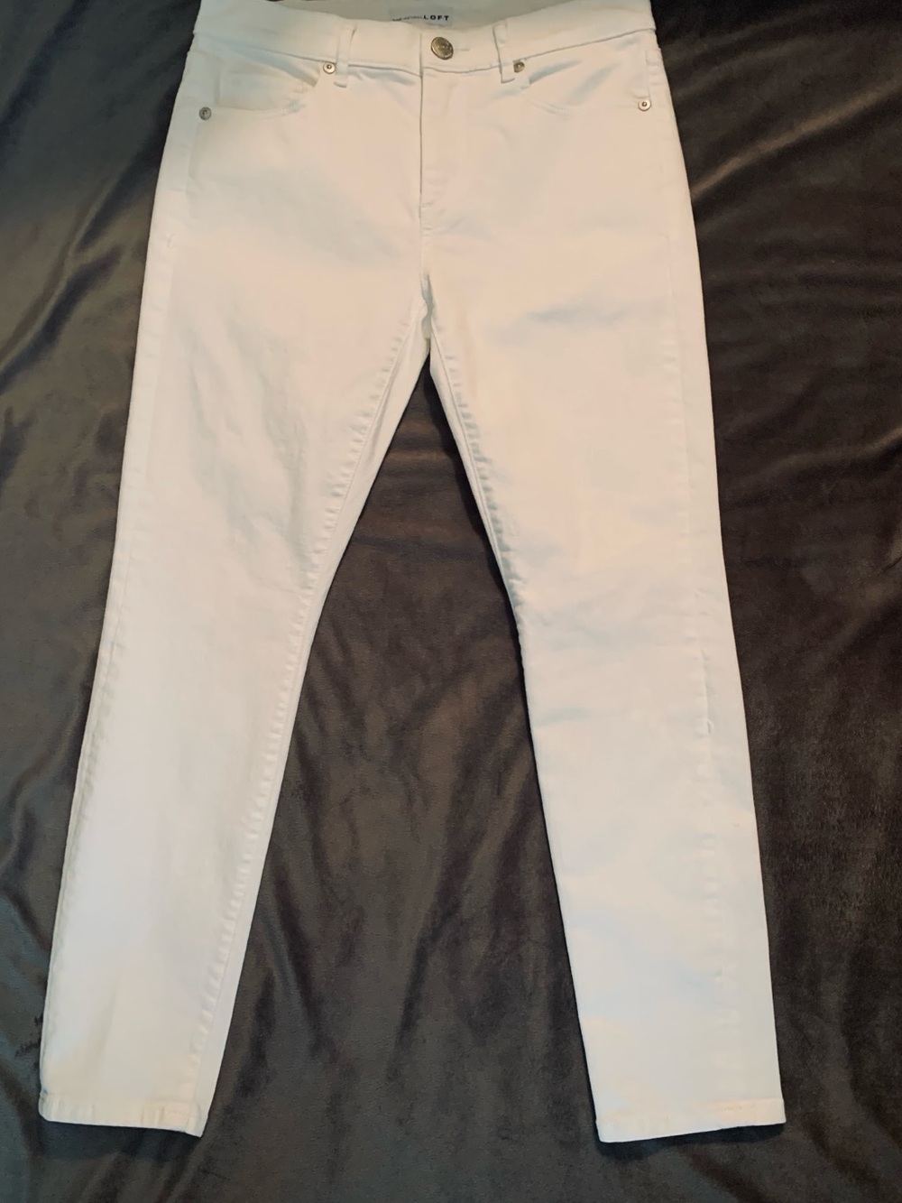 LOFT White Skinny Jeans • Sz. 27/4 • EUC
